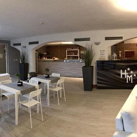 Hotel Mehari Riccione Exteriör bild