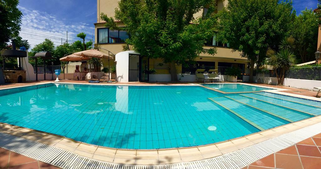 Hotel Mehari Riccione Exteriör bild