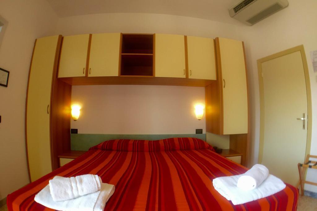Hotel Mehari Riccione Rum bild