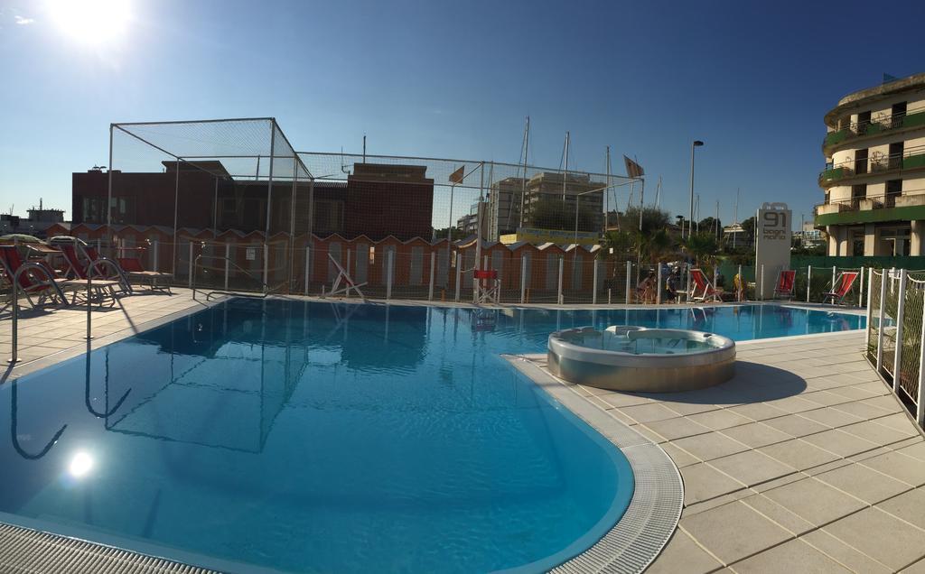 Hotel Mehari Riccione Exteriör bild