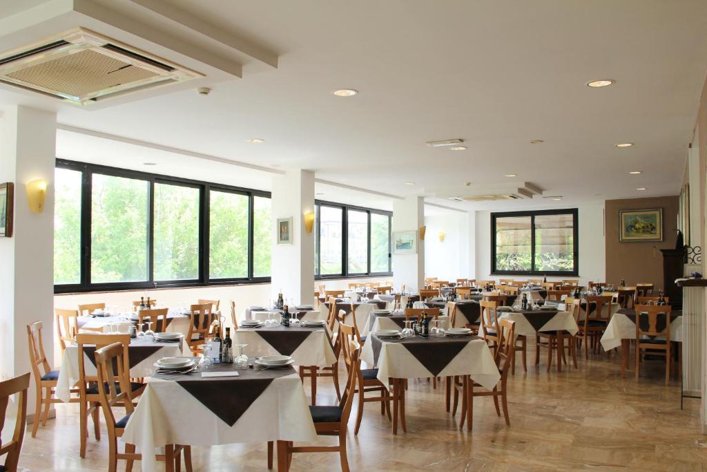 Hotel Mehari Riccione Exteriör bild