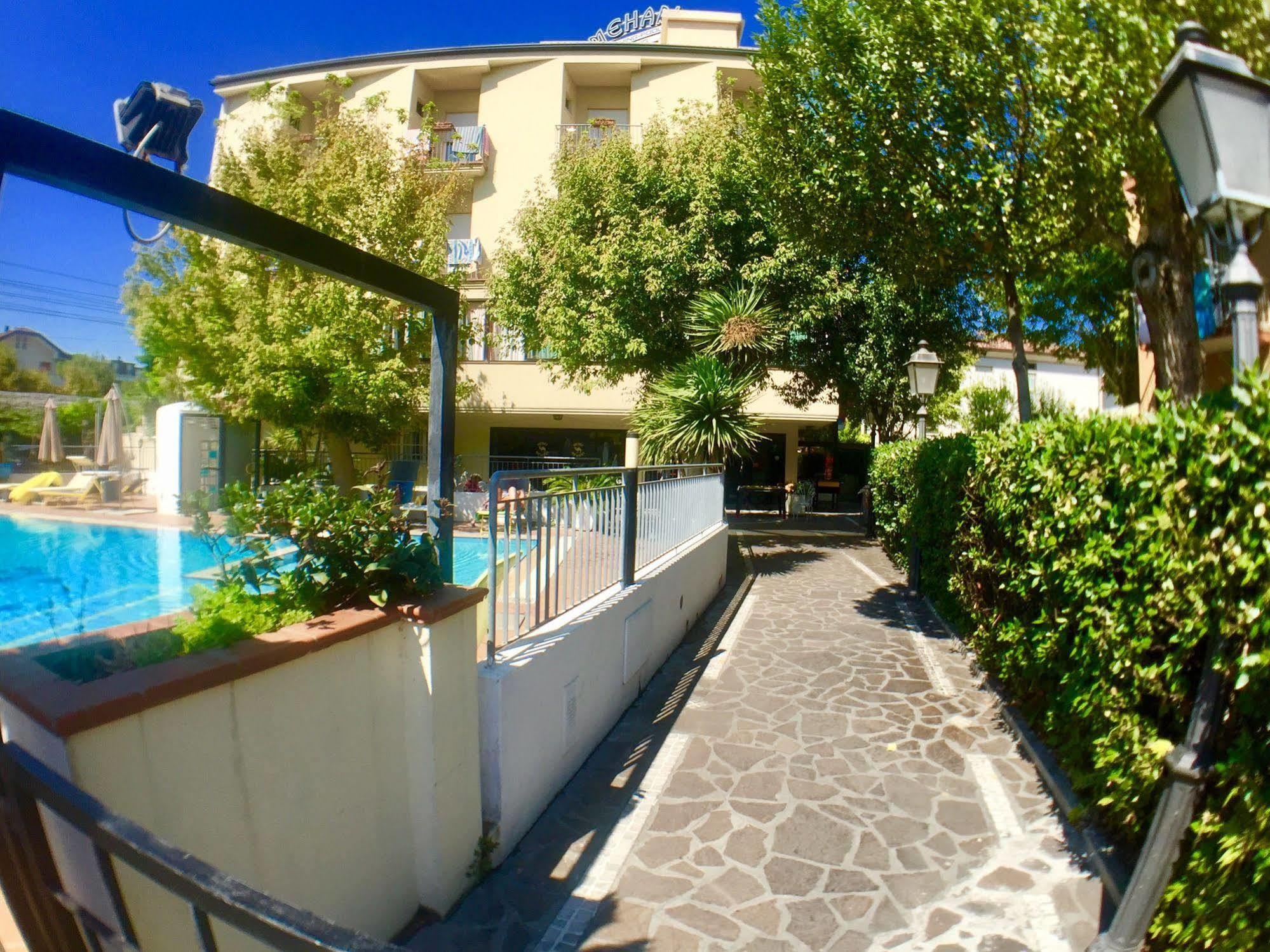 Hotel Mehari Riccione Exteriör bild