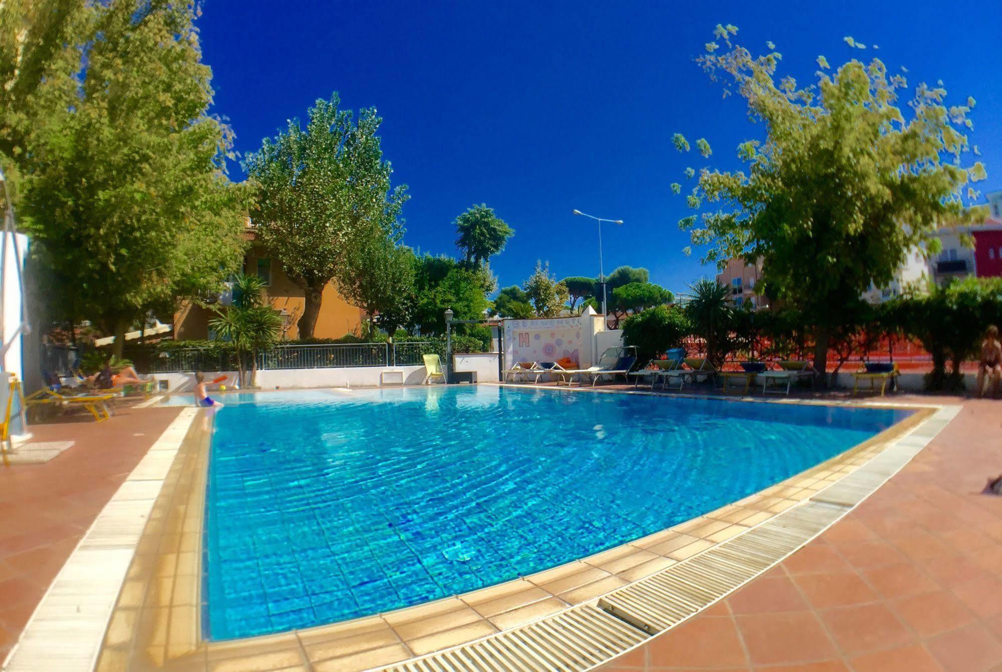 Hotel Mehari Riccione Exteriör bild