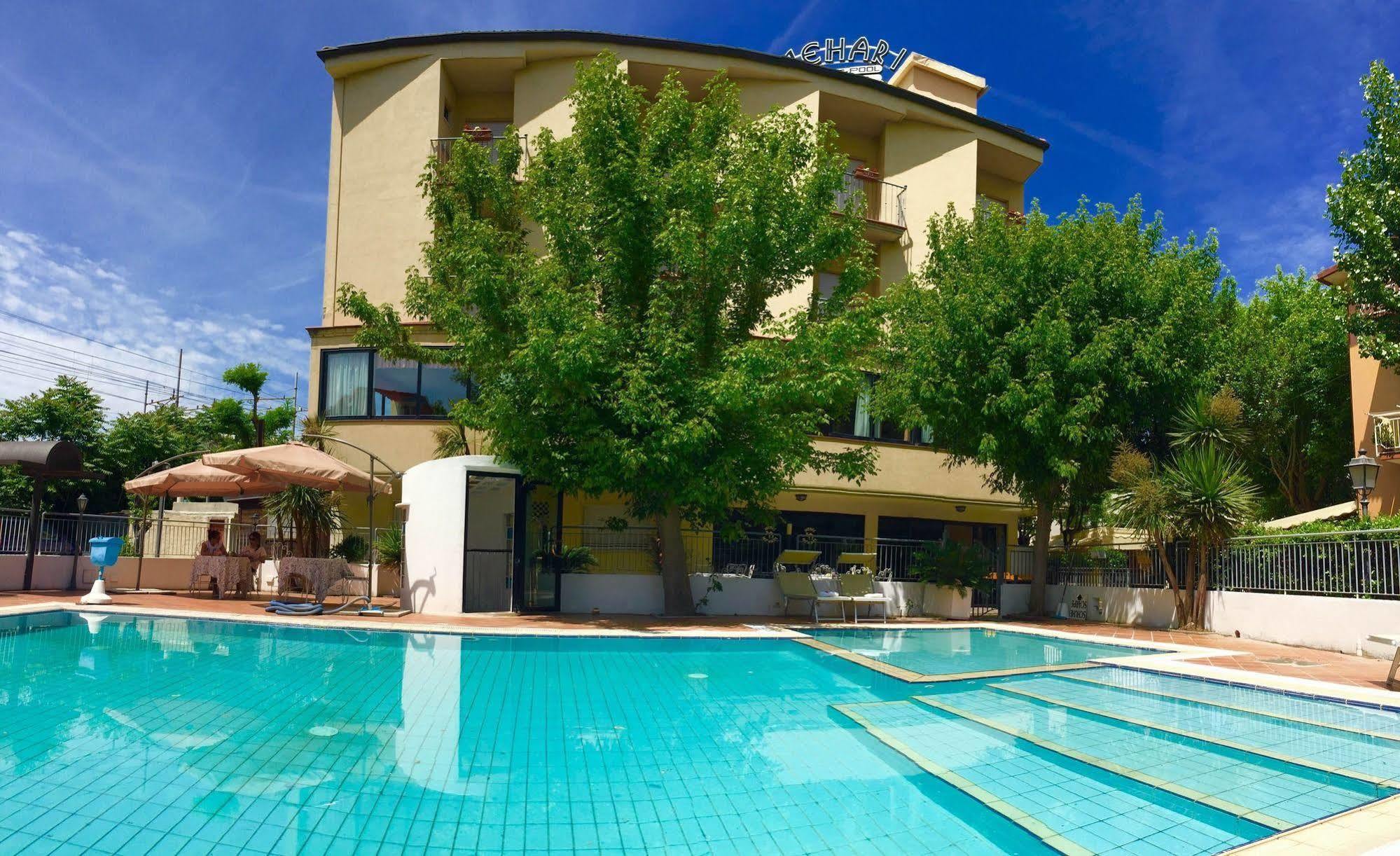 Hotel Mehari Riccione Exteriör bild
