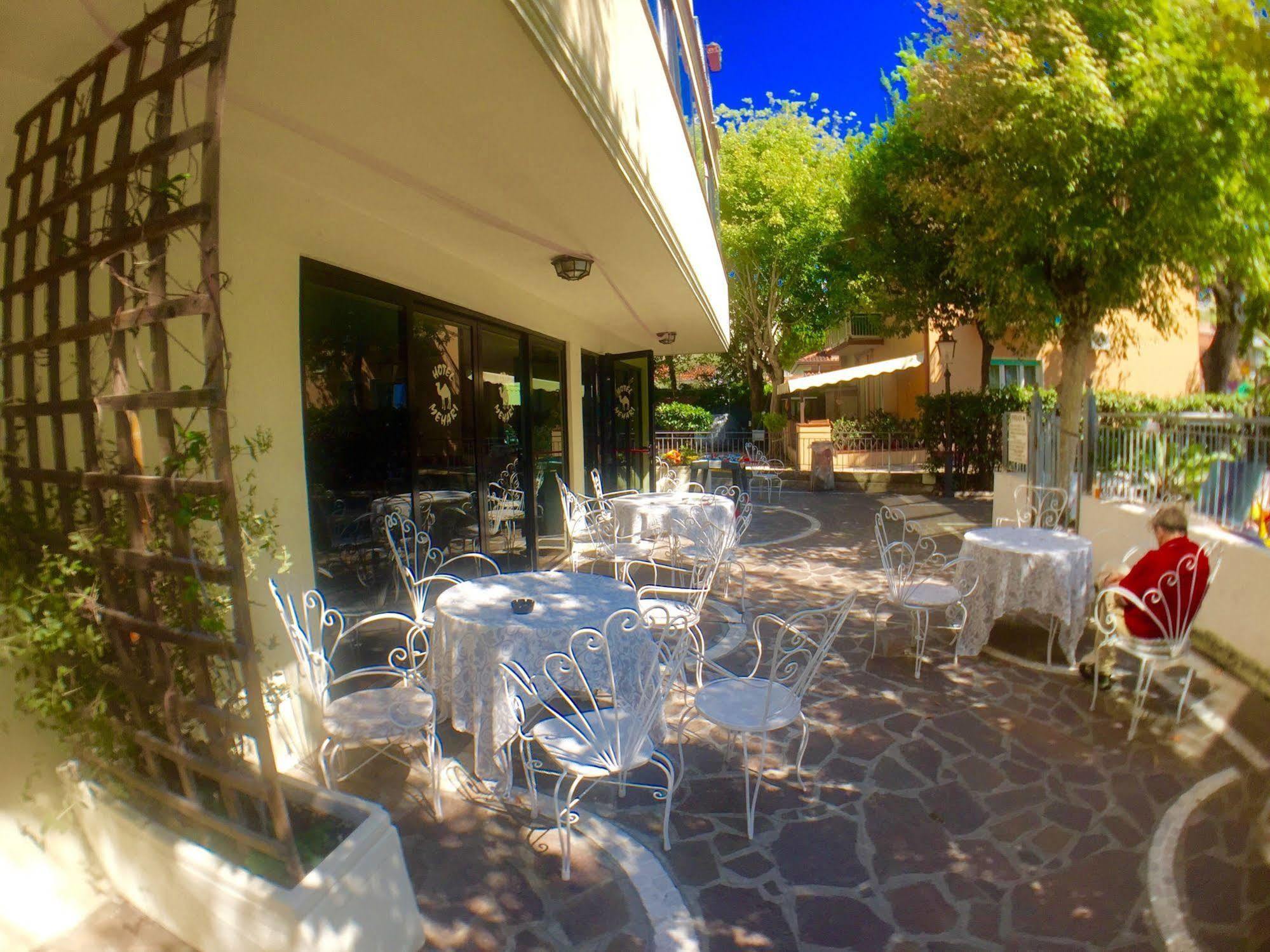 Hotel Mehari Riccione Exteriör bild