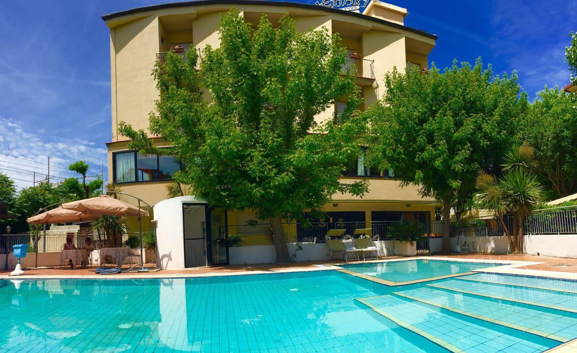 Hotel Mehari Riccione Exteriör bild